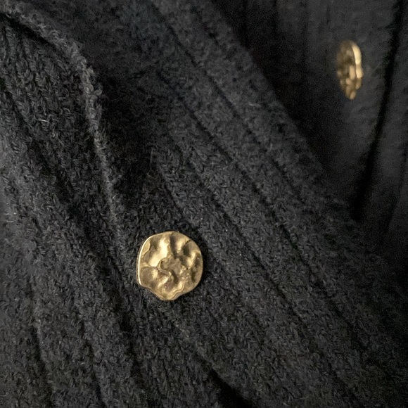 Gold buttoned rib knit cardigan sweater - Picture 5 of 6